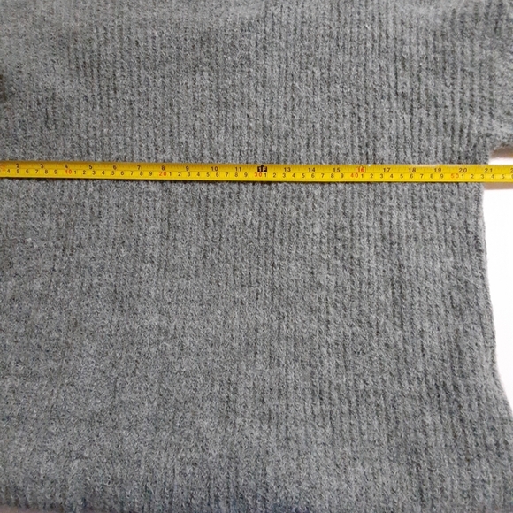 Lumiere sweater Womens sz S Distressed Acrylic/ wool blend crewneck long sleeve - Picture 9 of 11